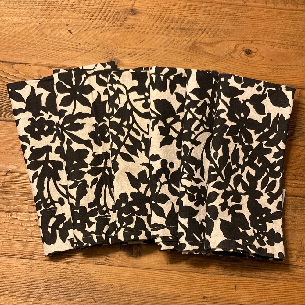 Crate&Barrel eden black silhouette set of table runner, placemats and napkins
